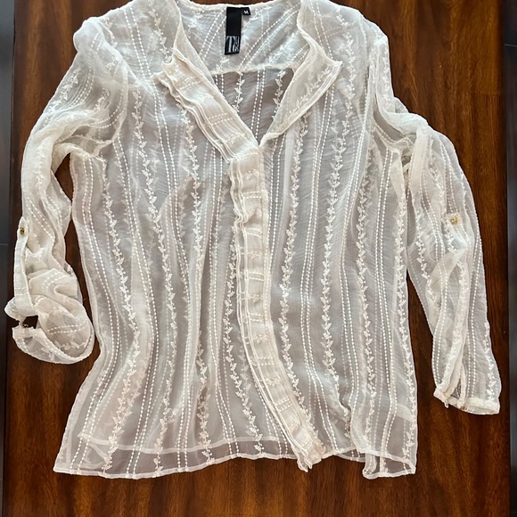 Tt Collection‎ Ivory Blouse - Size M. - Picture 6 of 13